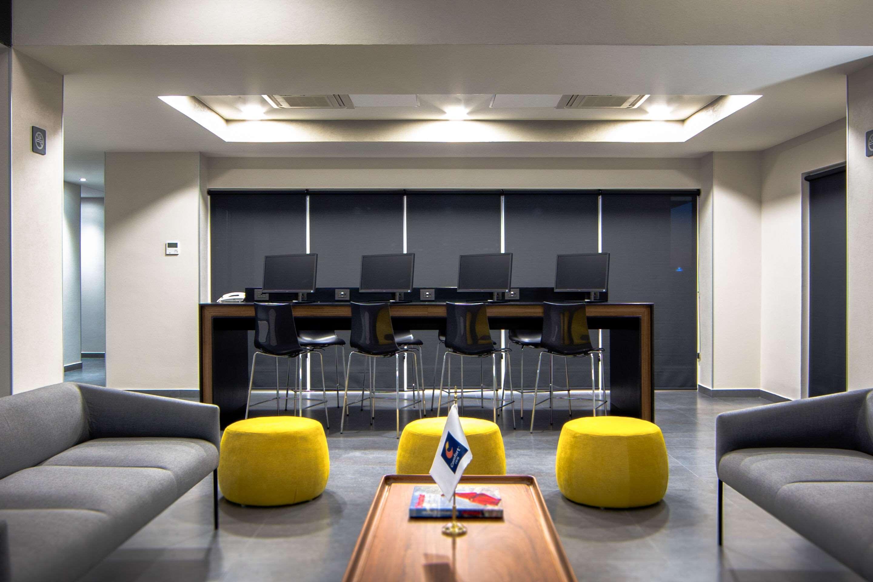 Comfort Inn Делисиас Екстериор снимка