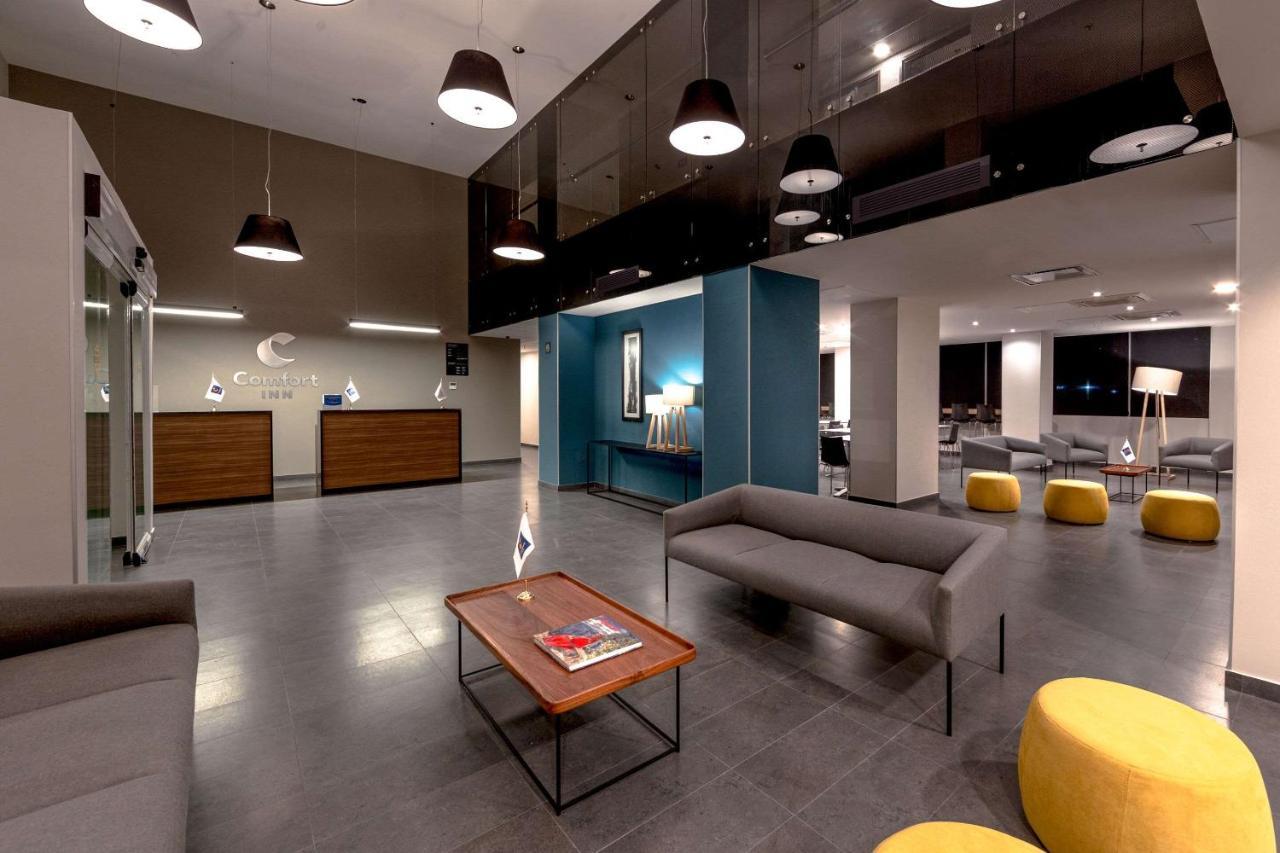 Comfort Inn Делисиас Екстериор снимка