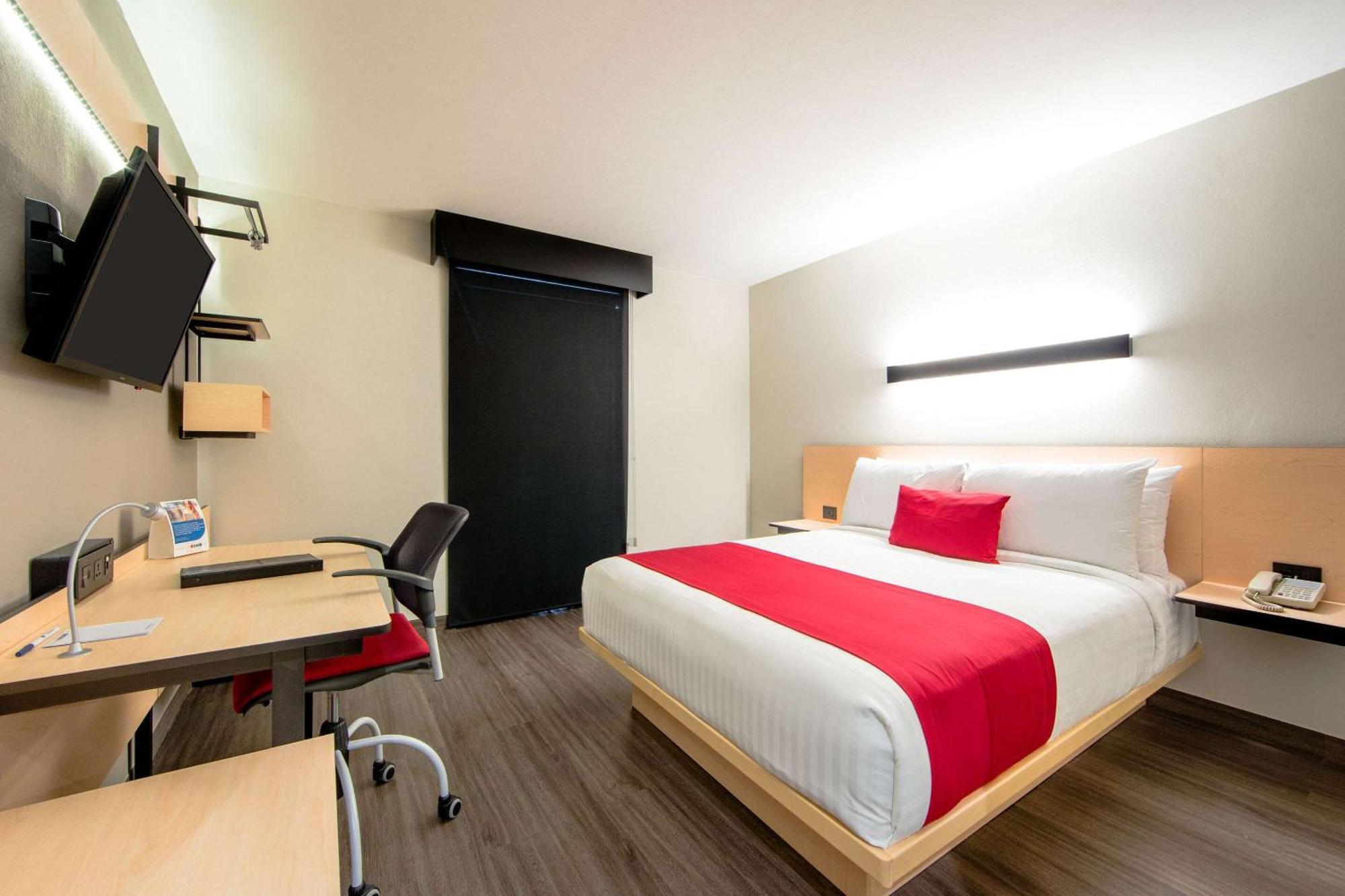 Comfort Inn Делисиас Екстериор снимка