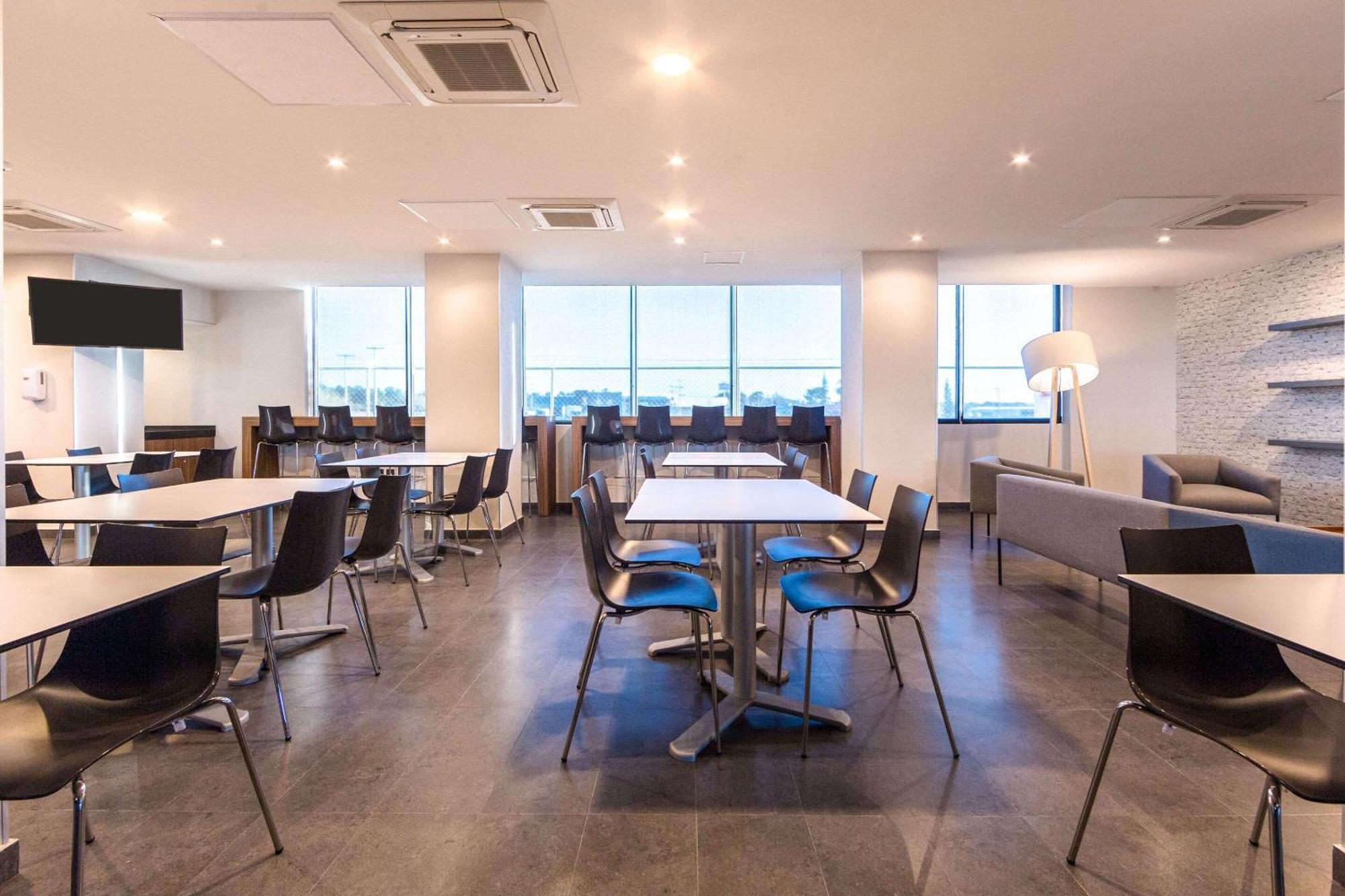 Comfort Inn Делисиас Екстериор снимка